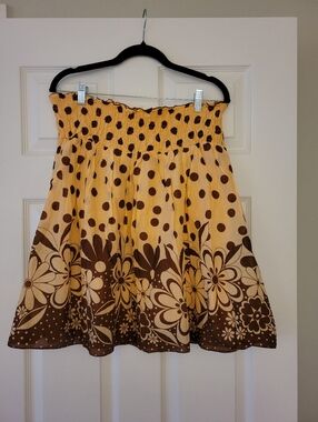 NWT Women’s Size Medium Yellow and Brown Floral Polka Dot Skirt